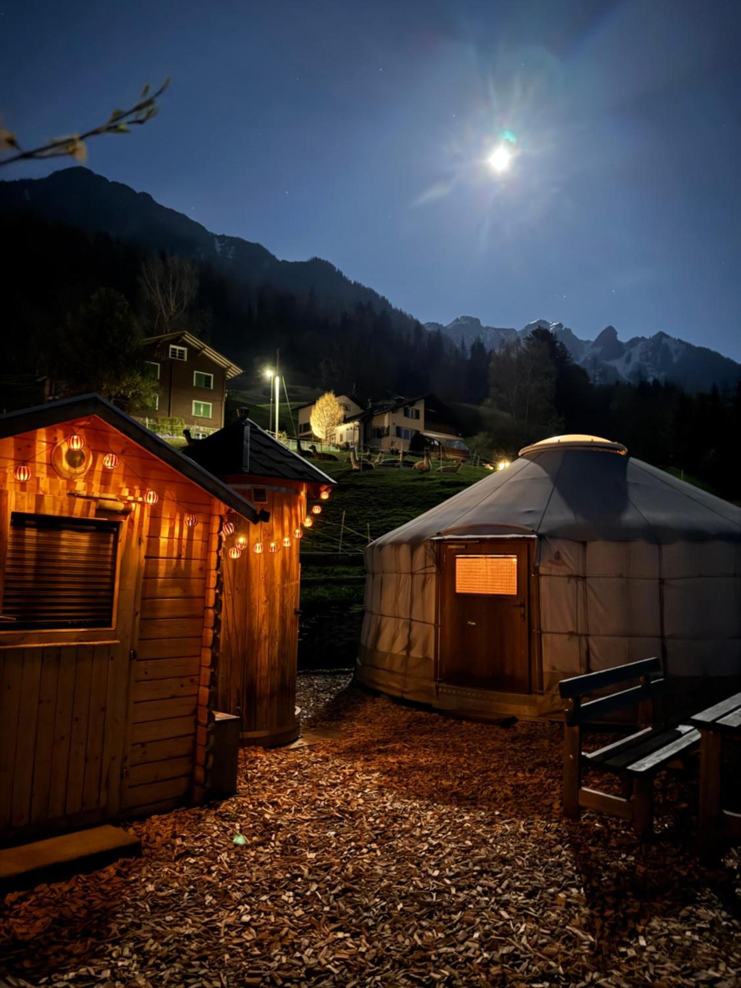 Jurte beim Lama-&Alpakahof Triesenberg Exterior foto